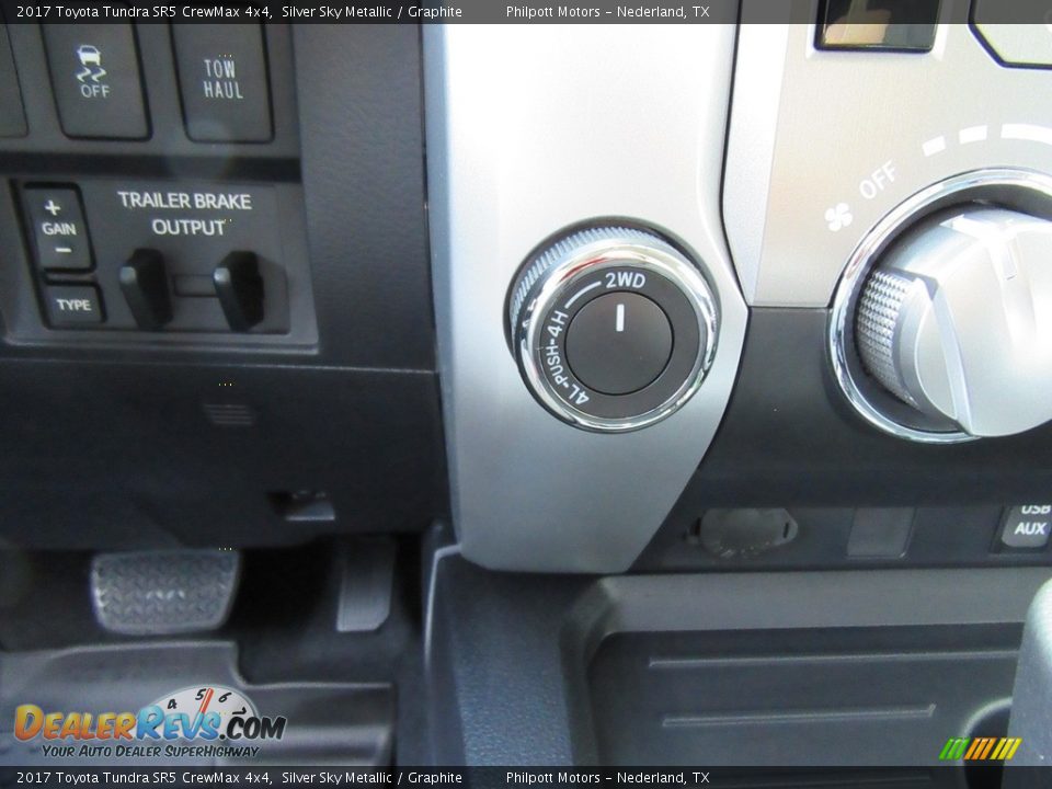 2017 Toyota Tundra SR5 CrewMax 4x4 Silver Sky Metallic / Graphite Photo #30