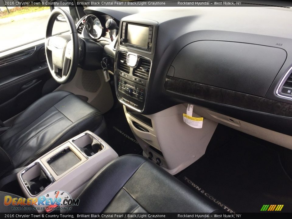 2016 Chrysler Town & Country Touring Brilliant Black Crystal Pearl / Black/Light Graystone Photo #24