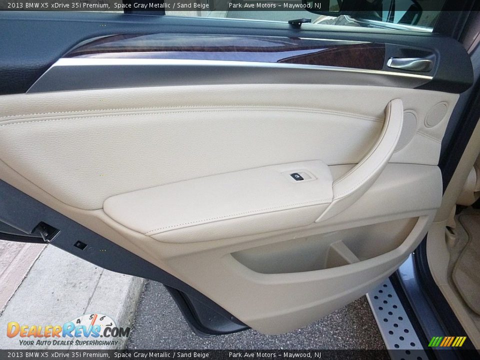 2013 BMW X5 xDrive 35i Premium Space Gray Metallic / Sand Beige Photo #16