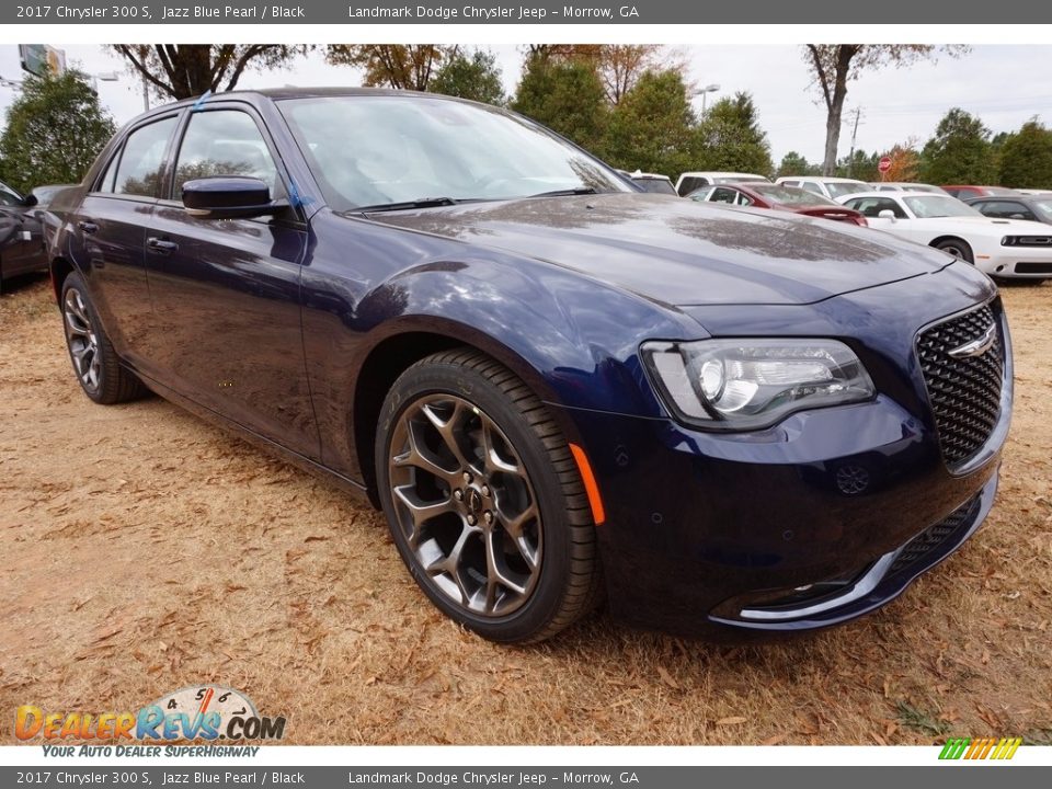 Front 3/4 View of 2017 Chrysler 300 S Photo #4