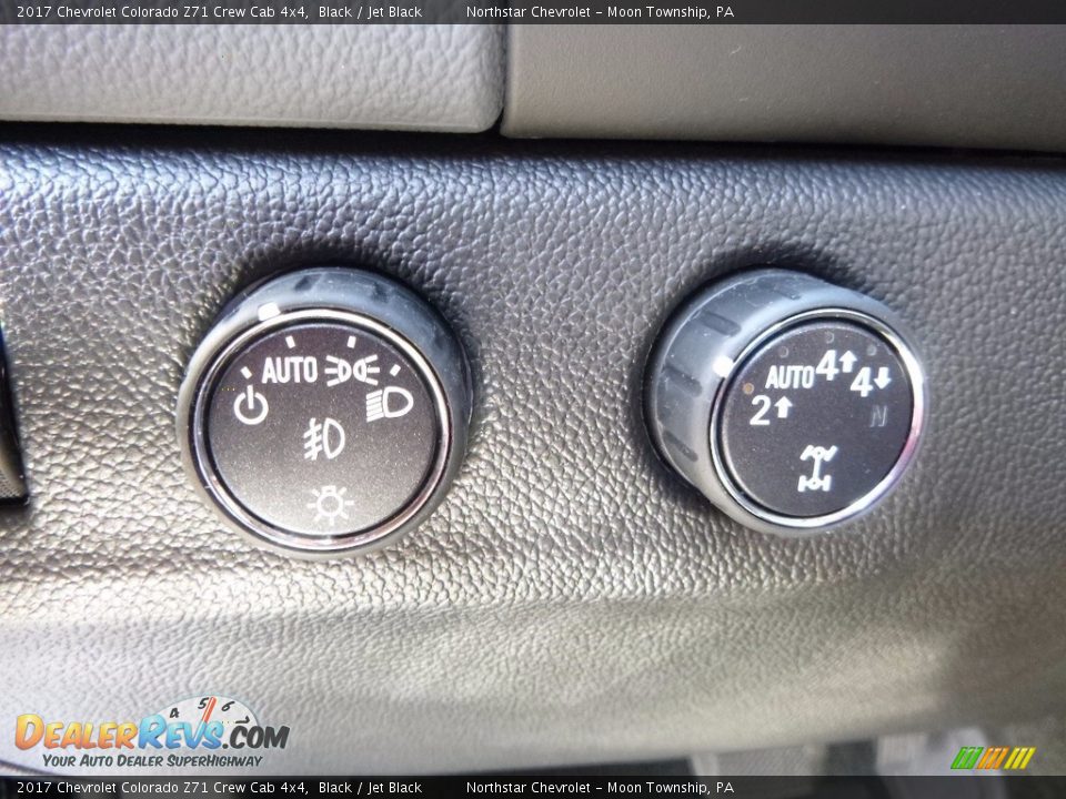 Controls of 2017 Chevrolet Colorado Z71 Crew Cab 4x4 Photo #15
