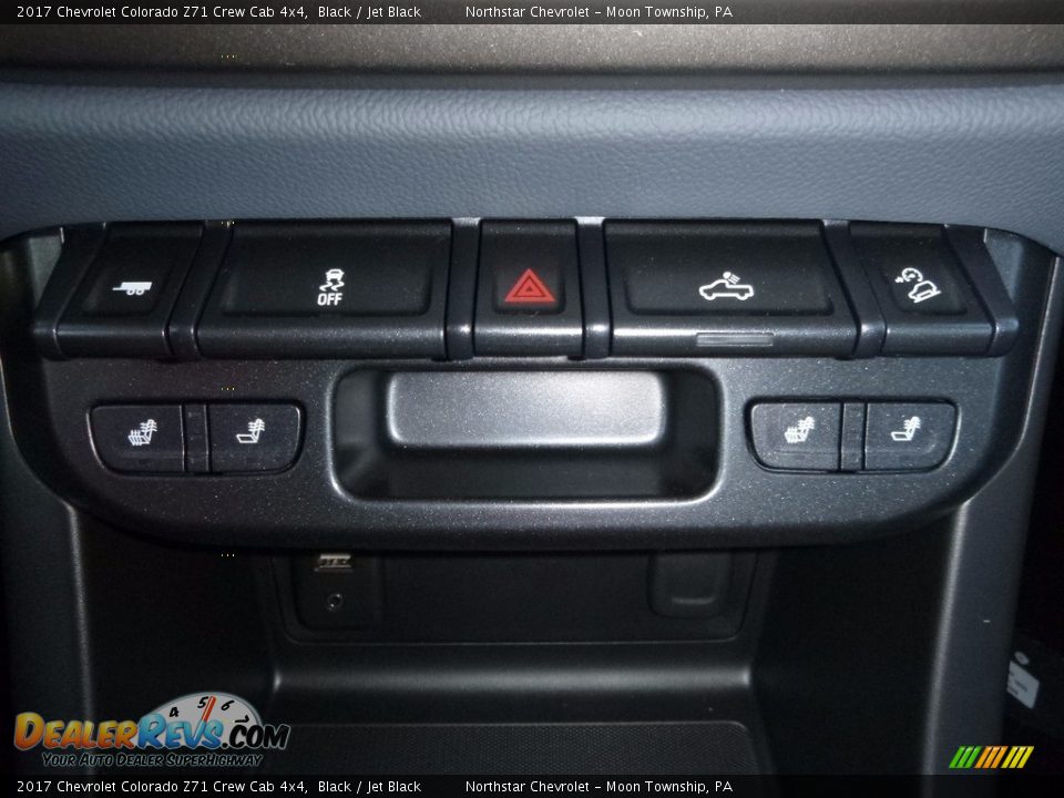 Controls of 2017 Chevrolet Colorado Z71 Crew Cab 4x4 Photo #17