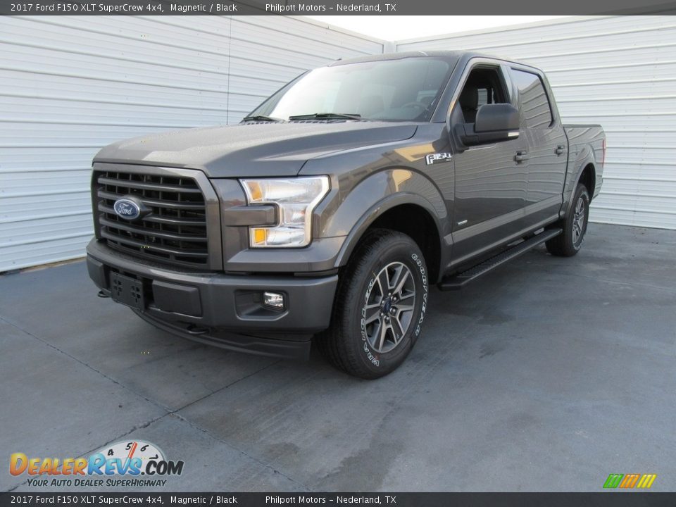 Front 3/4 View of 2017 Ford F150 XLT SuperCrew 4x4 Photo #7