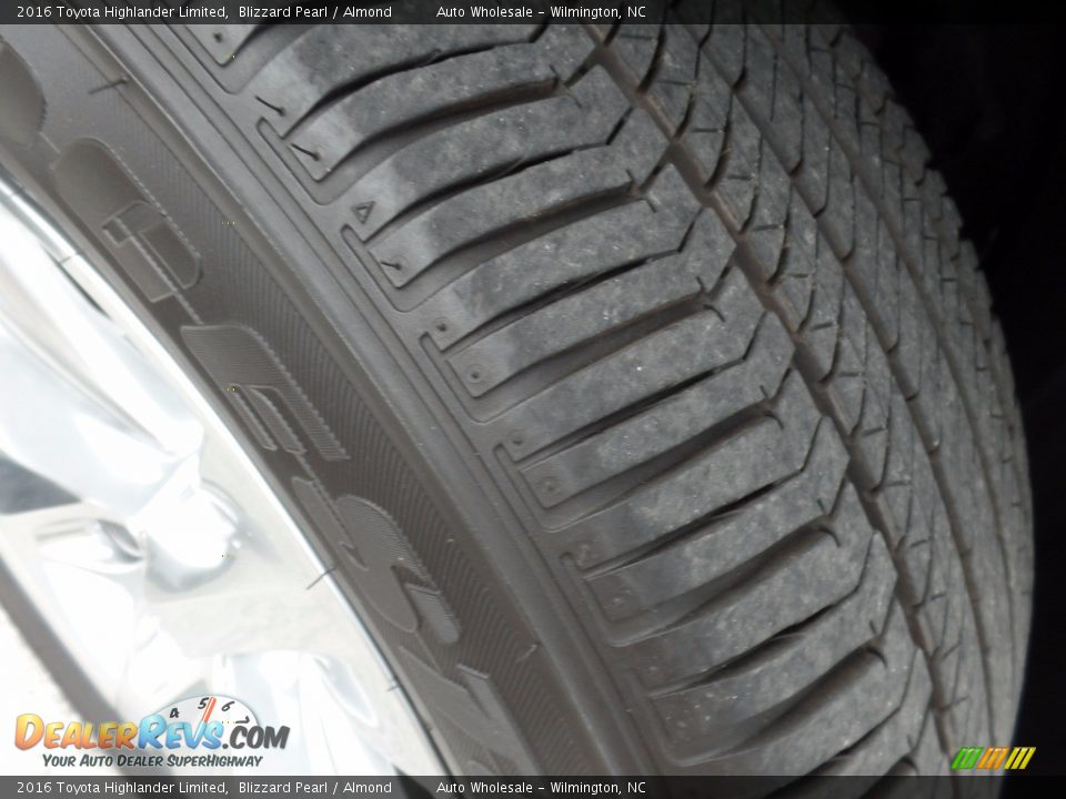 2016 Toyota Highlander Limited Blizzard Pearl / Almond Photo #8
