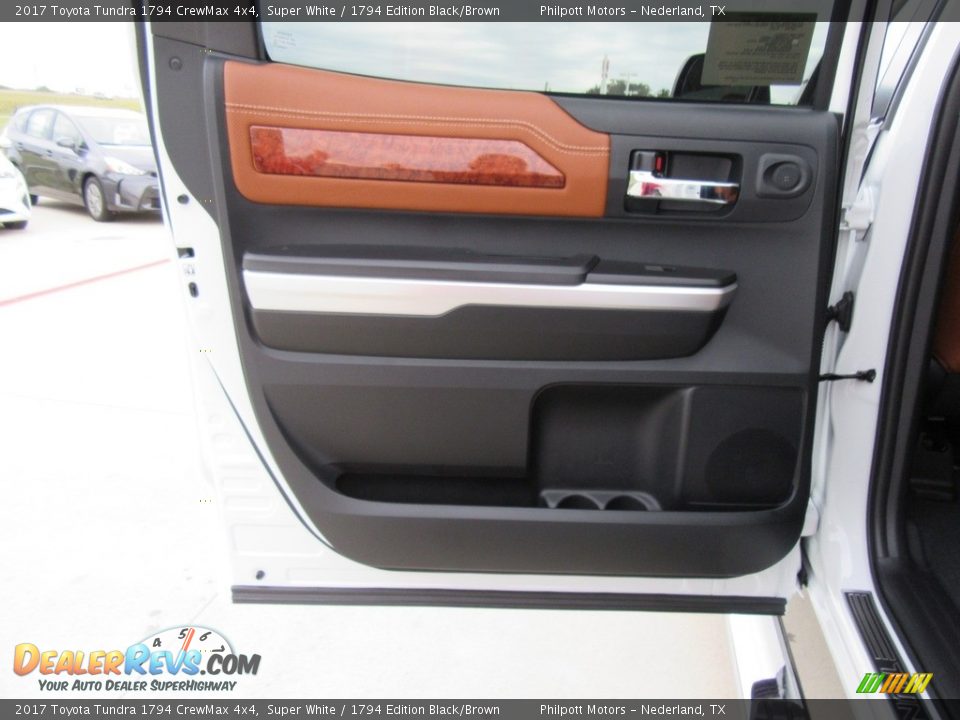 2017 Toyota Tundra 1794 CrewMax 4x4 Super White / 1794 Edition Black/Brown Photo #17