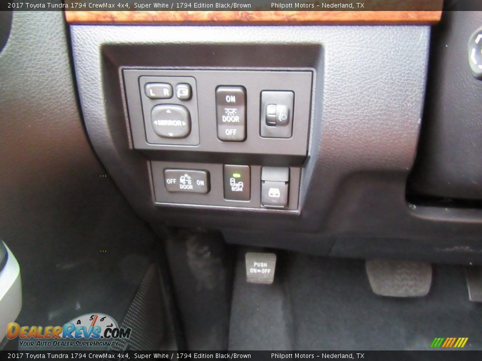 2017 Toyota Tundra 1794 CrewMax 4x4 Super White / 1794 Edition Black/Brown Photo #33