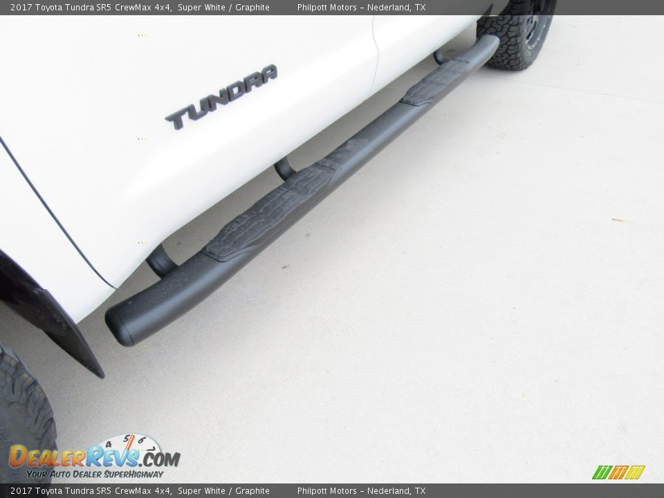 2017 Toyota Tundra SR5 CrewMax 4x4 Super White / Graphite Photo #12