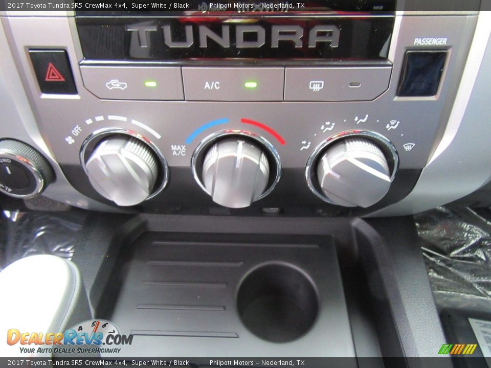 2017 Toyota Tundra SR5 CrewMax 4x4 Super White / Black Photo #26