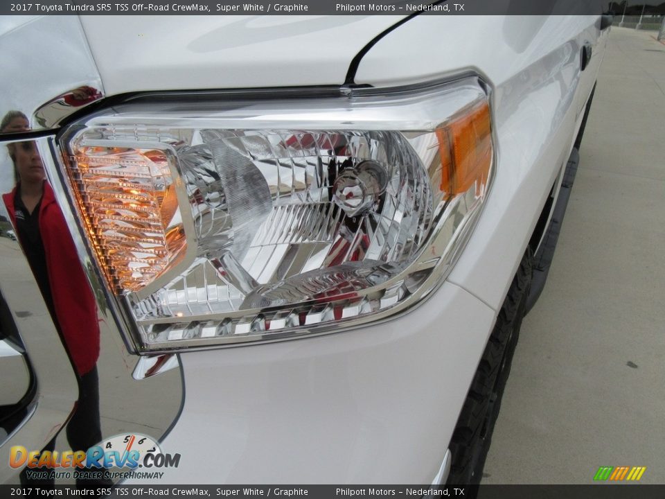 2017 Toyota Tundra SR5 TSS Off-Road CrewMax Super White / Graphite Photo #9