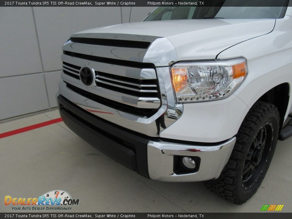 2017 Toyota Tundra SR5 TSS Off-Road CrewMax Super White / Graphite Photo #10