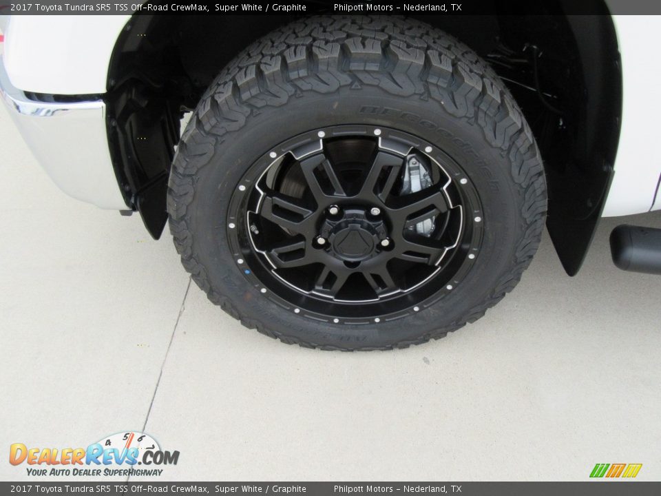 2017 Toyota Tundra SR5 TSS Off-Road CrewMax Super White / Graphite Photo #11