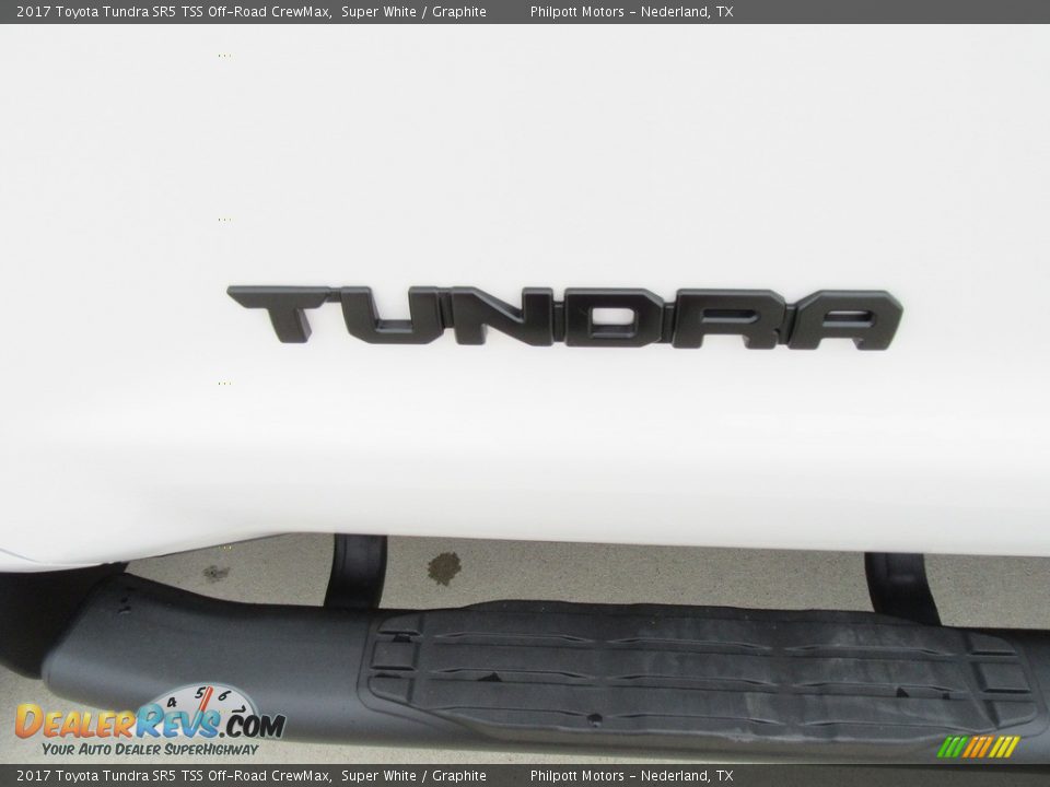 2017 Toyota Tundra SR5 TSS Off-Road CrewMax Super White / Graphite Photo #15