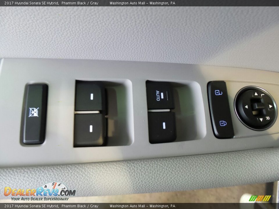 Controls of 2017 Hyundai Sonata SE Hybrid Photo #14