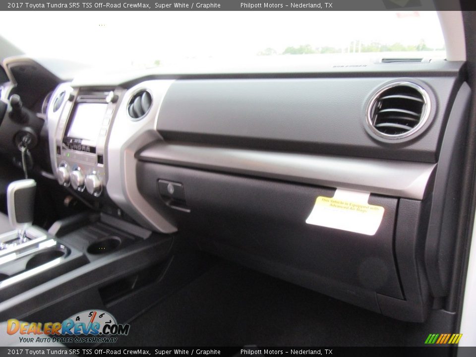 2017 Toyota Tundra SR5 TSS Off-Road CrewMax Super White / Graphite Photo #18