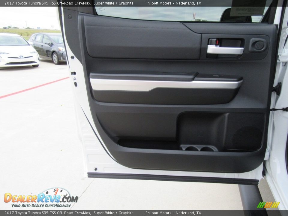2017 Toyota Tundra SR5 TSS Off-Road CrewMax Super White / Graphite Photo #19