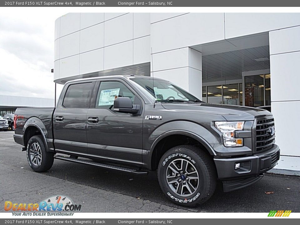 Front 3/4 View of 2017 Ford F150 XLT SuperCrew 4x4 Photo #1