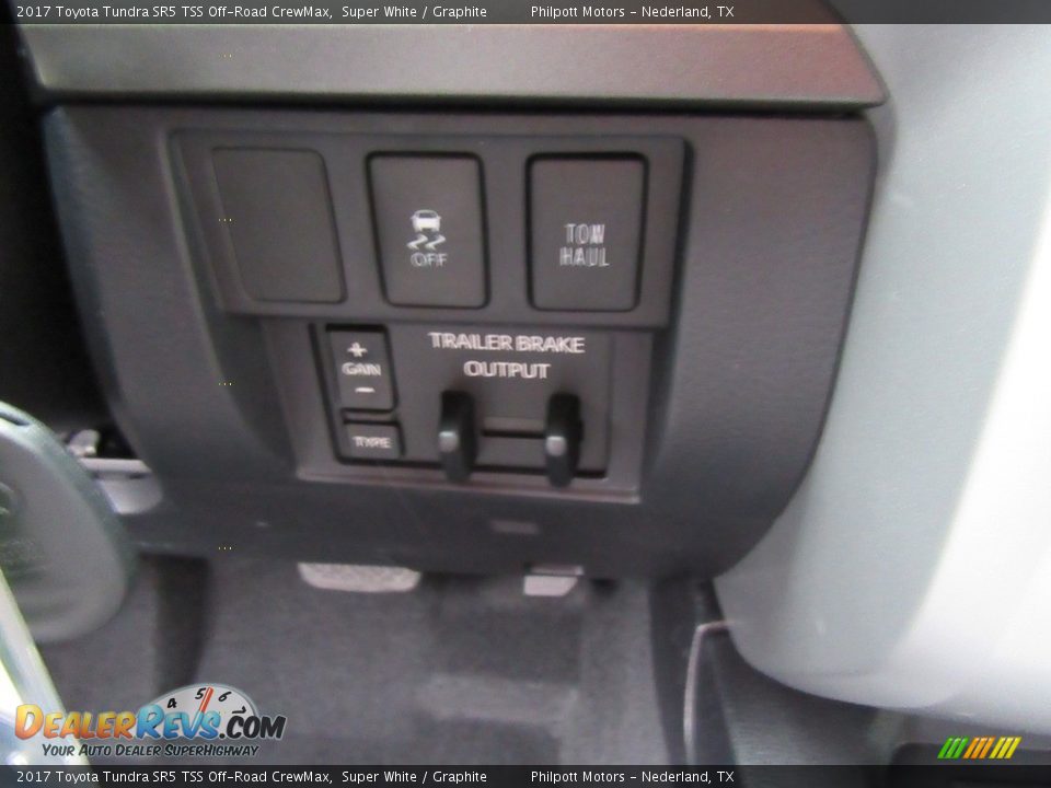 2017 Toyota Tundra SR5 TSS Off-Road CrewMax Super White / Graphite Photo #30