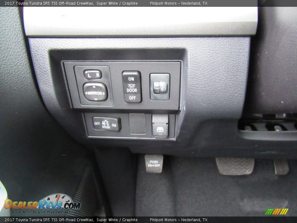 2017 Toyota Tundra SR5 TSS Off-Road CrewMax Super White / Graphite Photo #33