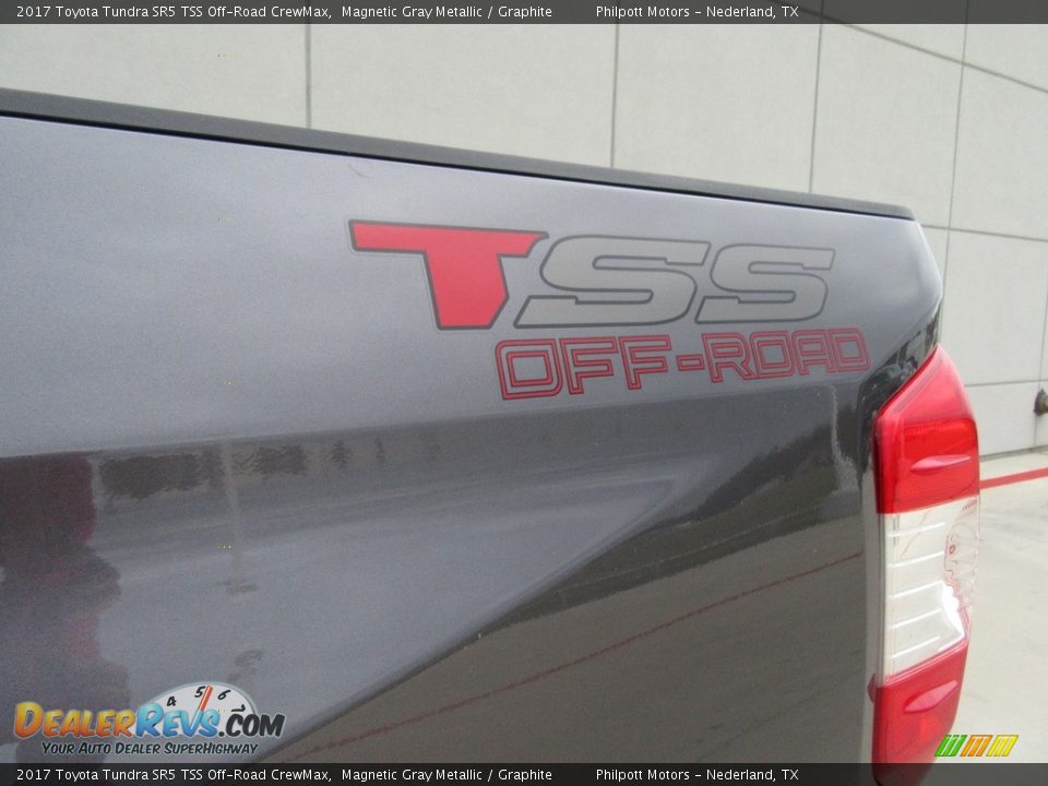 2017 Toyota Tundra SR5 TSS Off-Road CrewMax Magnetic Gray Metallic / Graphite Photo #17