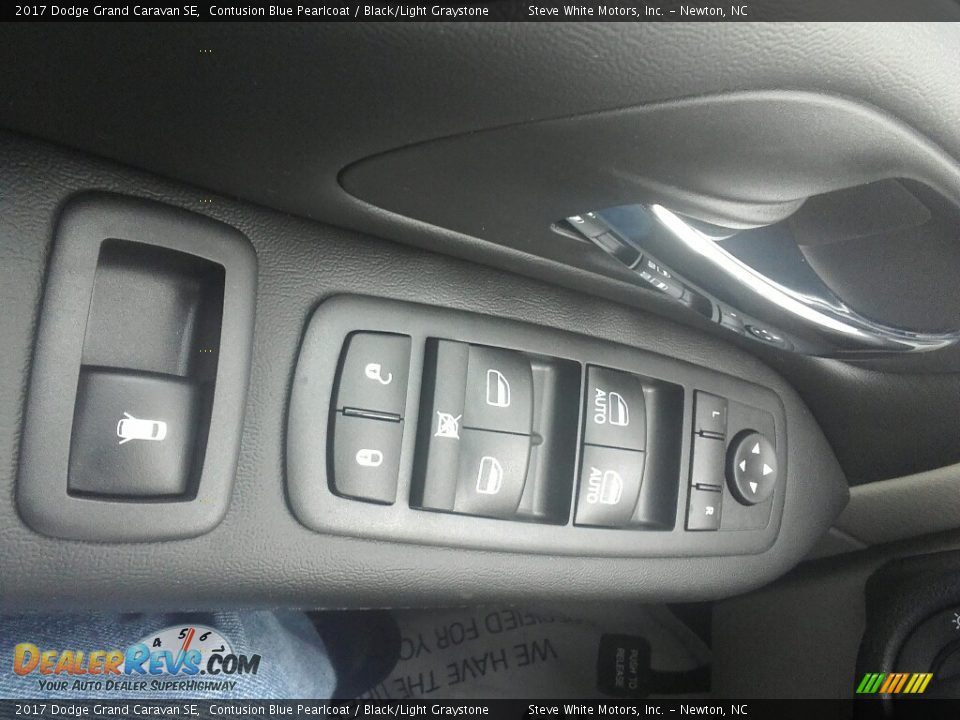 2017 Dodge Grand Caravan SE Contusion Blue Pearlcoat / Black/Light Graystone Photo #9