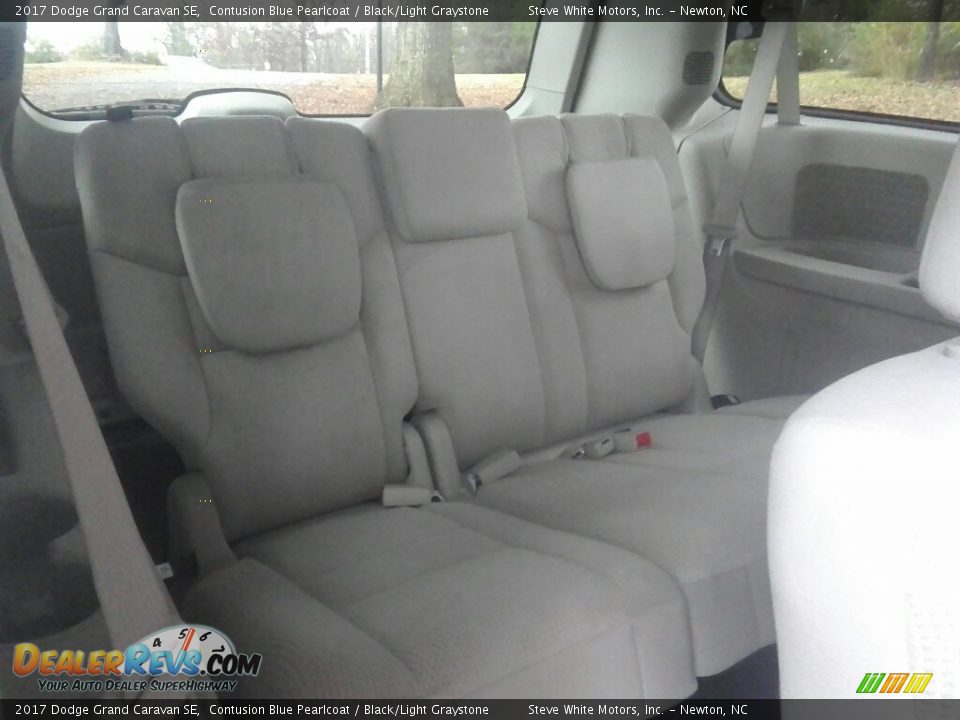 2017 Dodge Grand Caravan SE Contusion Blue Pearlcoat / Black/Light Graystone Photo #14