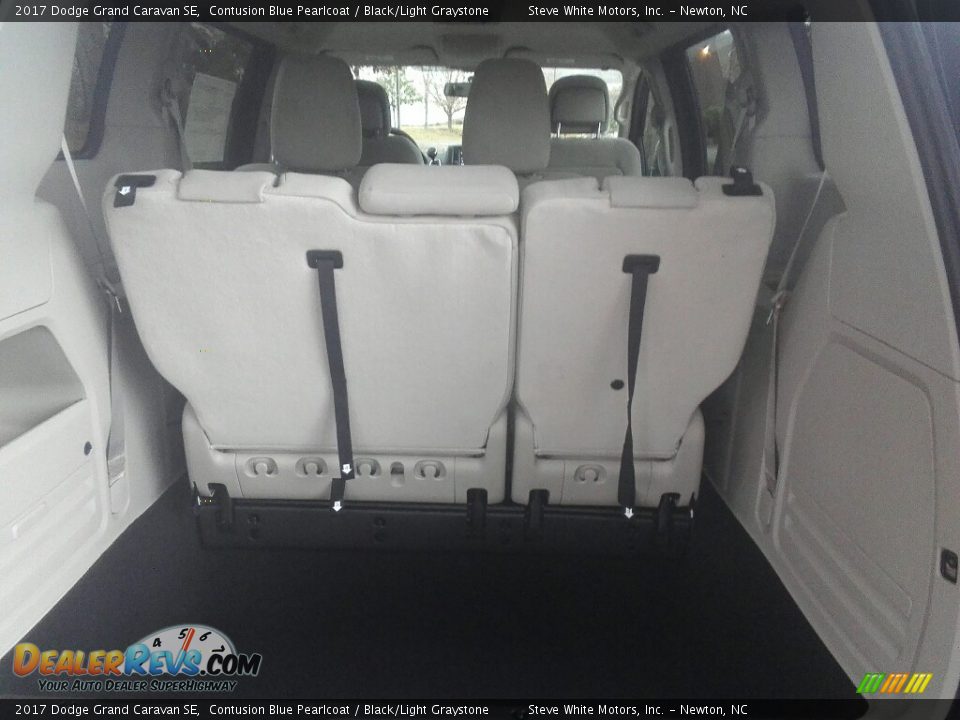 2017 Dodge Grand Caravan SE Contusion Blue Pearlcoat / Black/Light Graystone Photo #15
