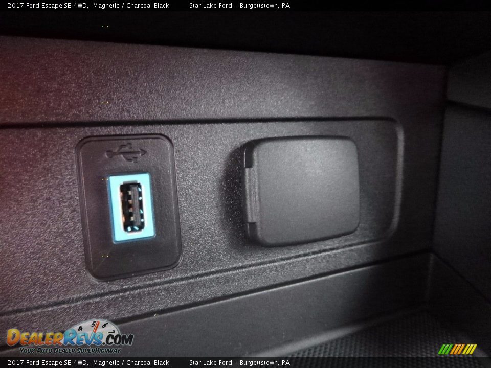 2017 Ford Escape SE 4WD Magnetic / Charcoal Black Photo #18
