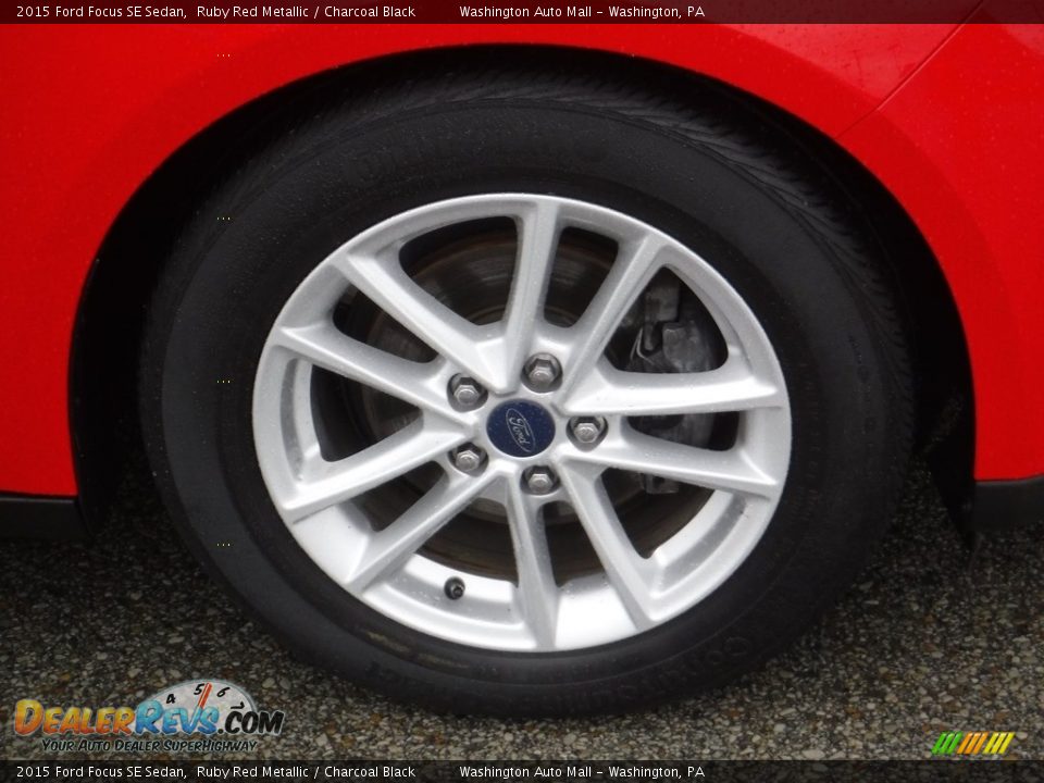 2015 Ford Focus SE Sedan Ruby Red Metallic / Charcoal Black Photo #3