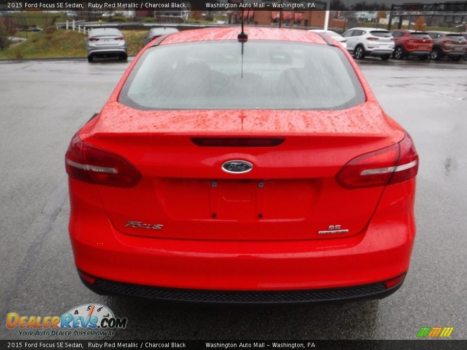 2015 Ford Focus SE Sedan Ruby Red Metallic / Charcoal Black Photo #8