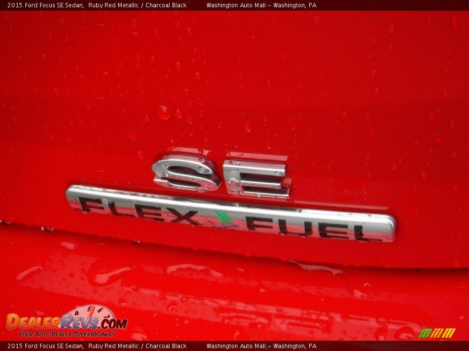 2015 Ford Focus SE Sedan Ruby Red Metallic / Charcoal Black Photo #10