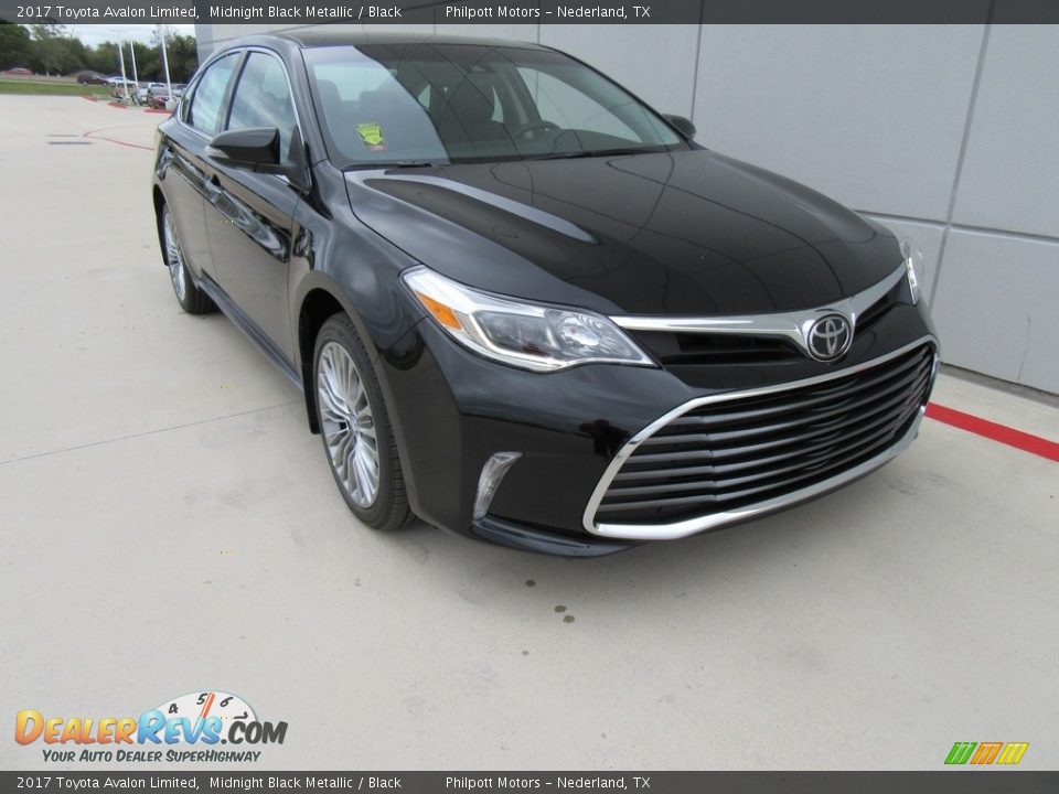 Front 3/4 View of 2017 Toyota Avalon Limited Photo #1