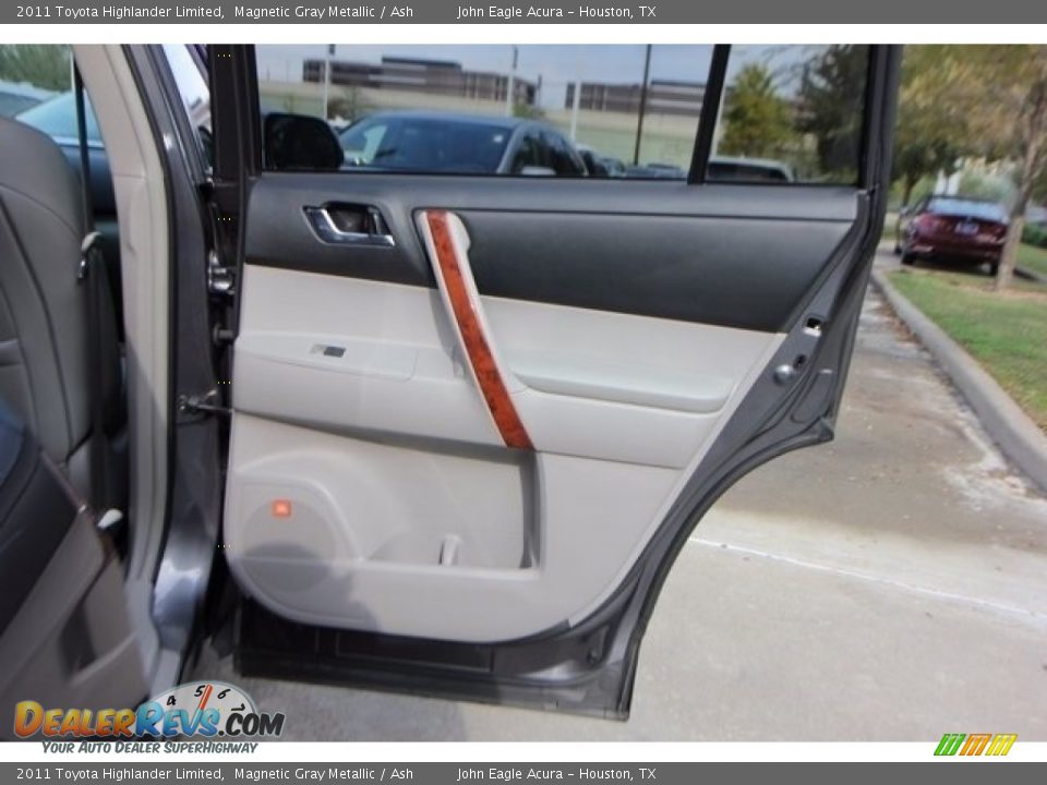 2011 Toyota Highlander Limited Magnetic Gray Metallic / Ash Photo #24