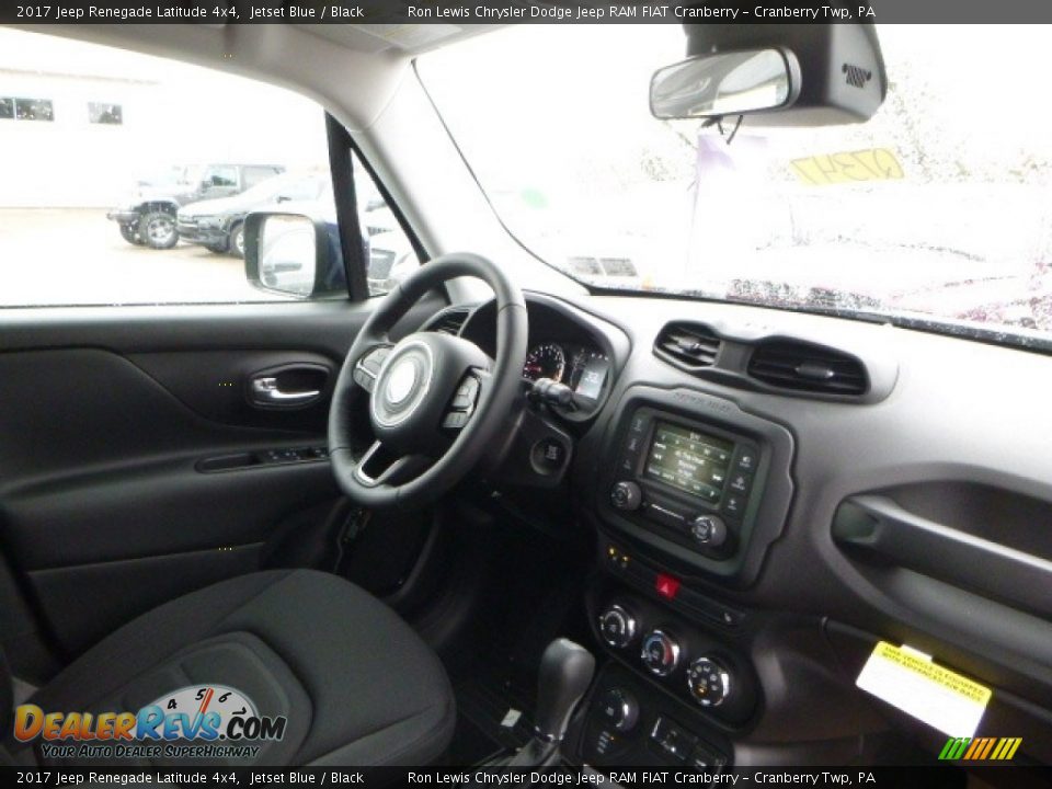 Dashboard of 2017 Jeep Renegade Latitude 4x4 Photo #10
