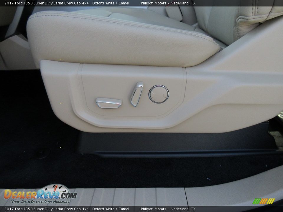 Front Seat of 2017 Ford F350 Super Duty Lariat Crew Cab 4x4 Photo #22