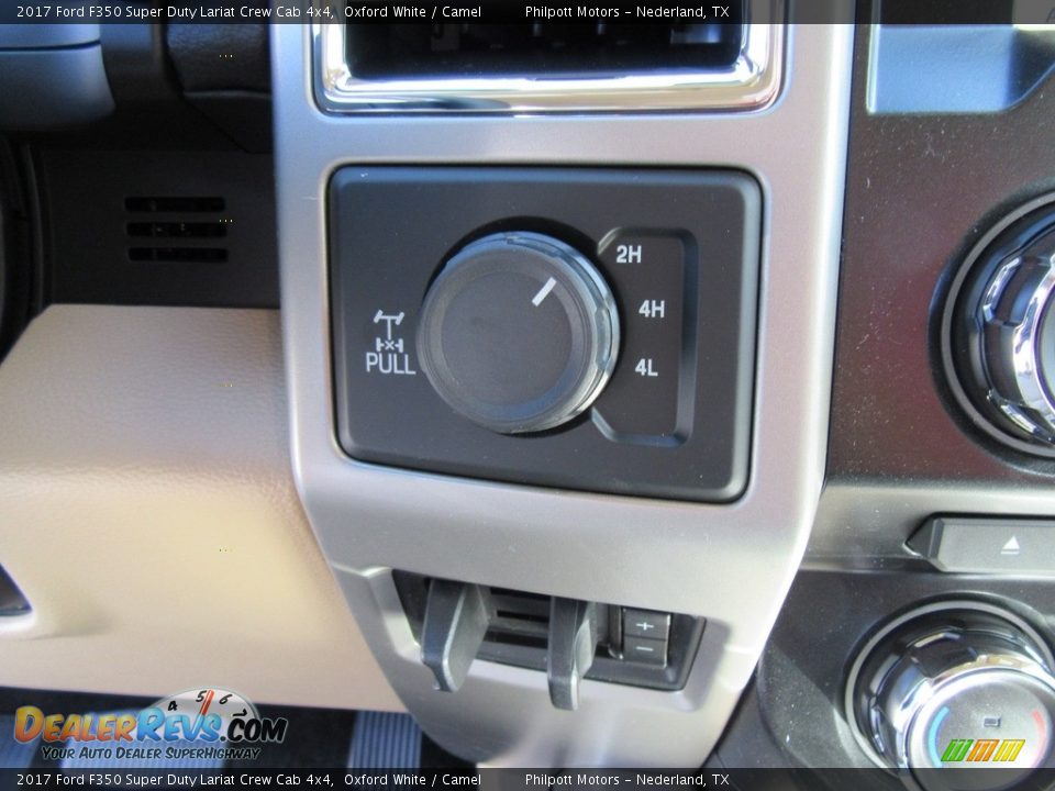Controls of 2017 Ford F350 Super Duty Lariat Crew Cab 4x4 Photo #28