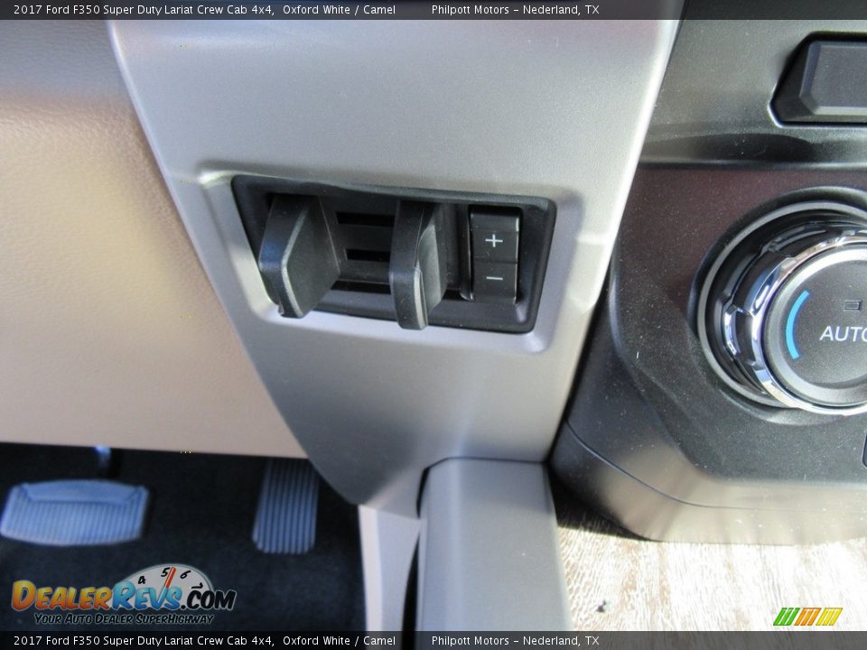 Controls of 2017 Ford F350 Super Duty Lariat Crew Cab 4x4 Photo #29