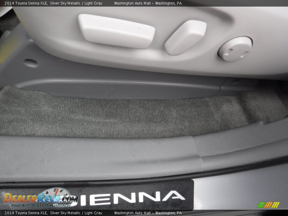 2014 Toyota Sienna XLE Silver Sky Metallic / Light Gray Photo #13