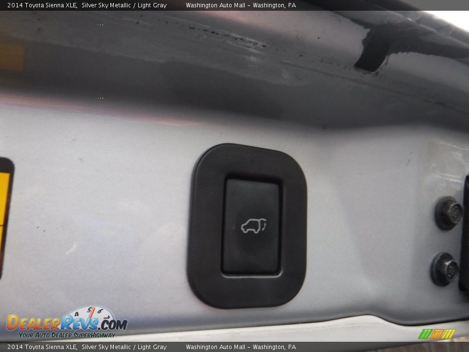 2014 Toyota Sienna XLE Silver Sky Metallic / Light Gray Photo #27