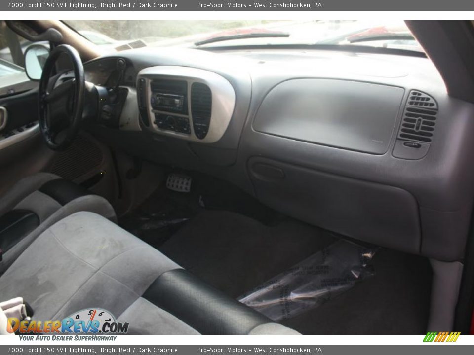 2000 Ford F150 SVT Lightning Bright Red / Dark Graphite Photo #32