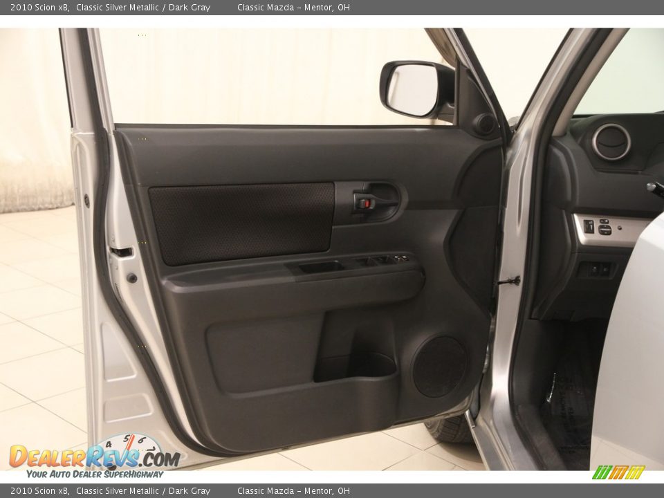 2010 Scion xB Classic Silver Metallic / Dark Gray Photo #4