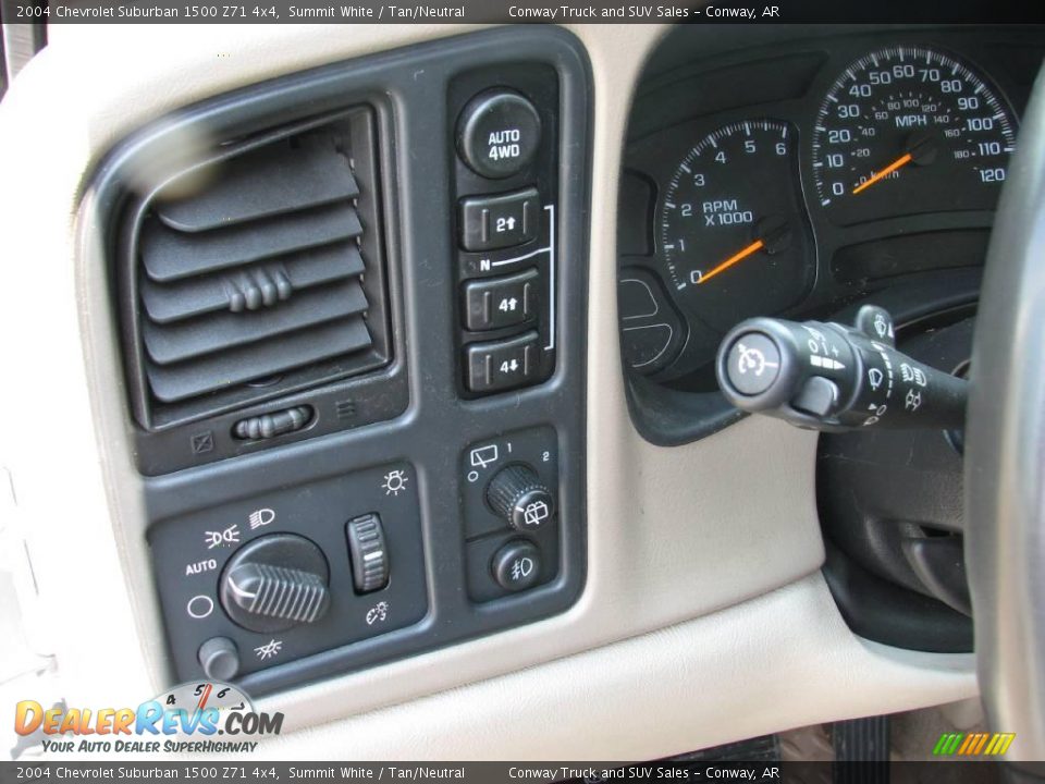 2004 Chevrolet Suburban 1500 Z71 4x4 Summit White / Tan/Neutral Photo #18