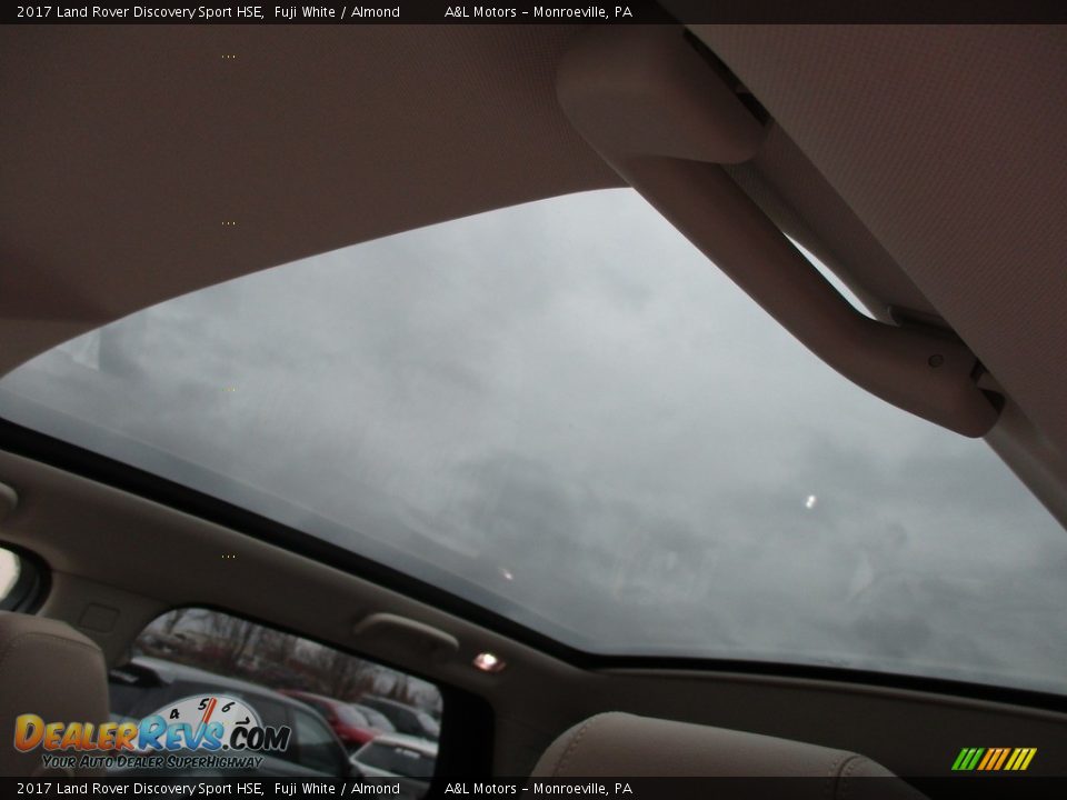 Sunroof of 2017 Land Rover Discovery Sport HSE Photo #11