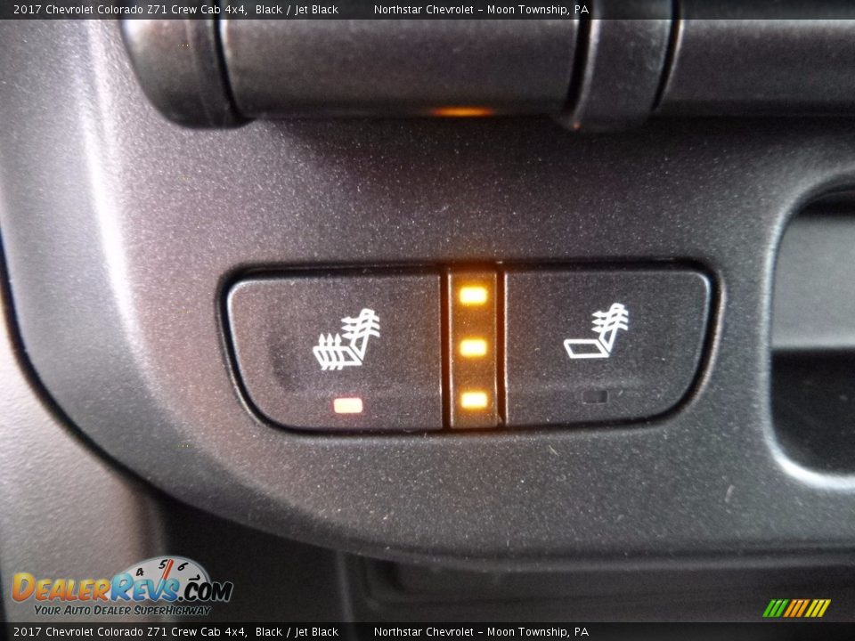 Controls of 2017 Chevrolet Colorado Z71 Crew Cab 4x4 Photo #18