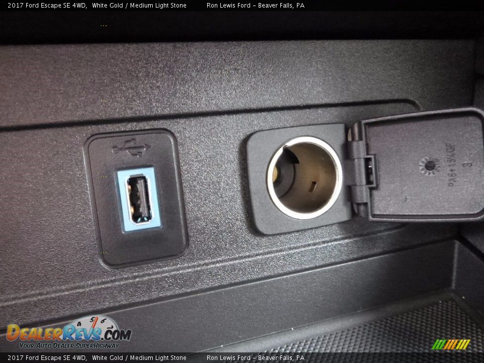 2017 Ford Escape SE 4WD White Gold / Medium Light Stone Photo #18