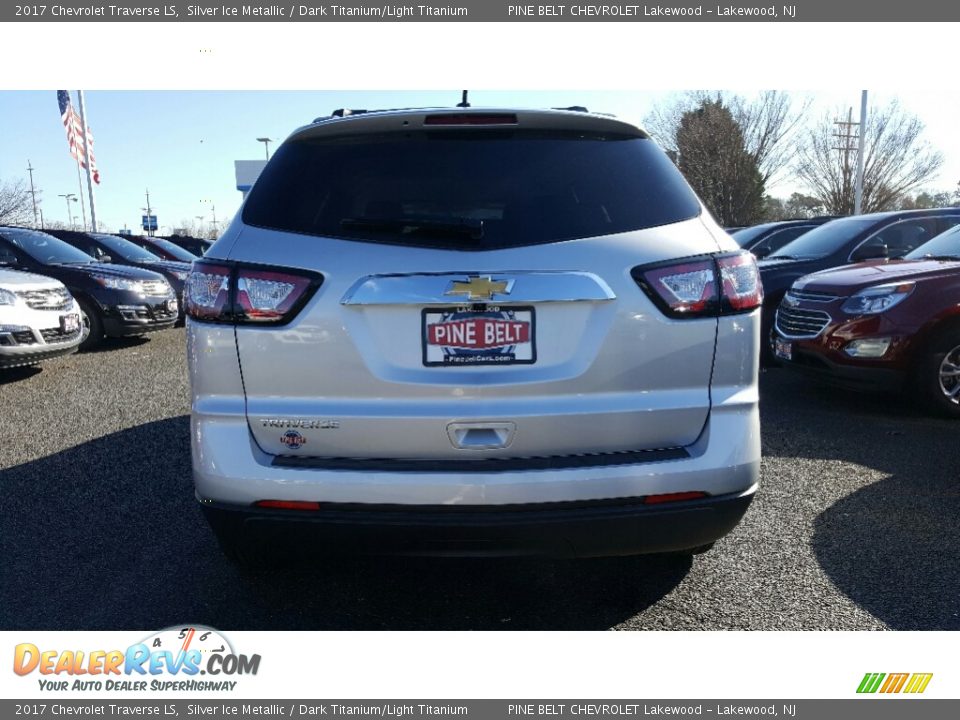 2017 Chevrolet Traverse LS Silver Ice Metallic / Dark Titanium/Light Titanium Photo #5