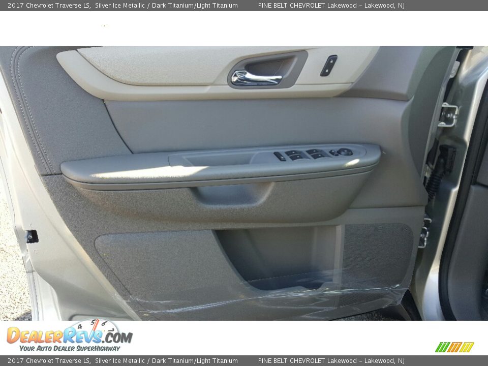 2017 Chevrolet Traverse LS Silver Ice Metallic / Dark Titanium/Light Titanium Photo #6