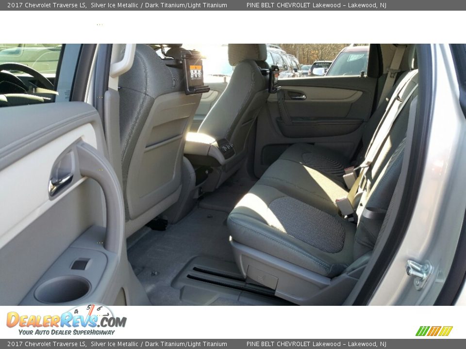 2017 Chevrolet Traverse LS Silver Ice Metallic / Dark Titanium/Light Titanium Photo #8