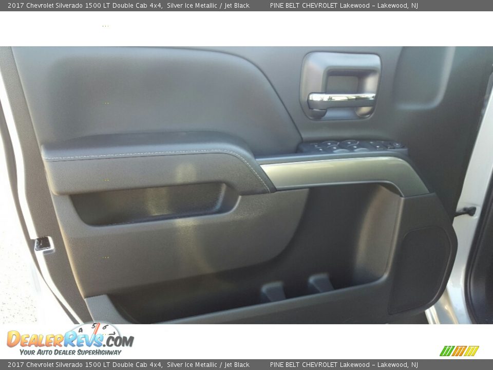 2017 Chevrolet Silverado 1500 LT Double Cab 4x4 Silver Ice Metallic / Jet Black Photo #6