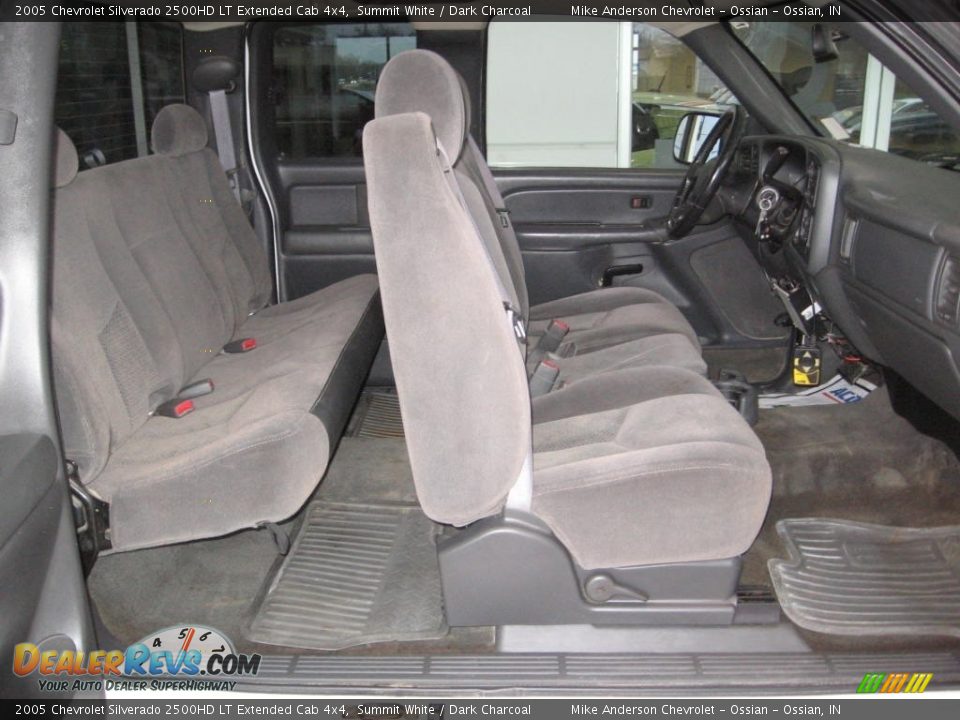 2005 Chevrolet Silverado 2500HD LT Extended Cab 4x4 Summit White / Dark Charcoal Photo #17