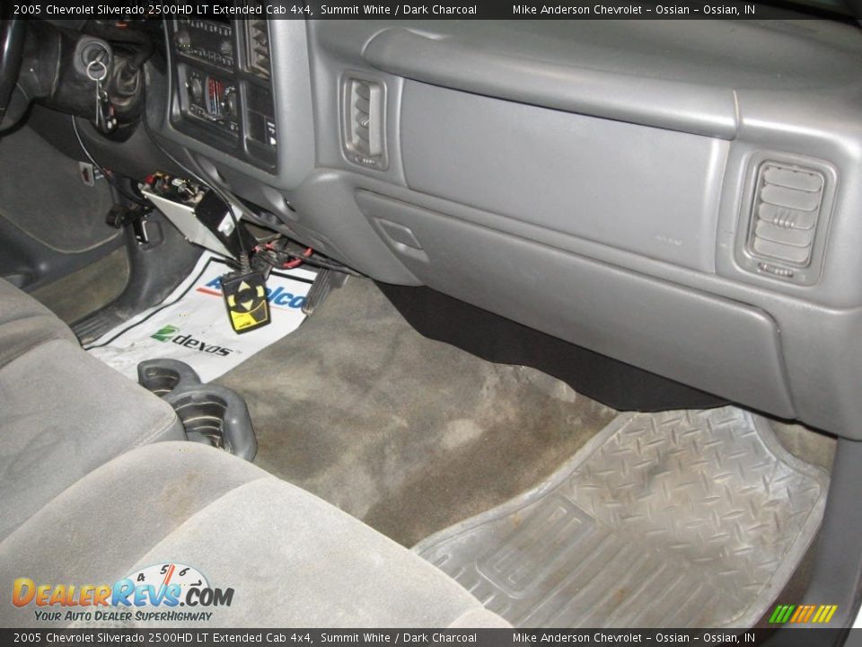 2005 Chevrolet Silverado 2500HD LT Extended Cab 4x4 Summit White / Dark Charcoal Photo #18